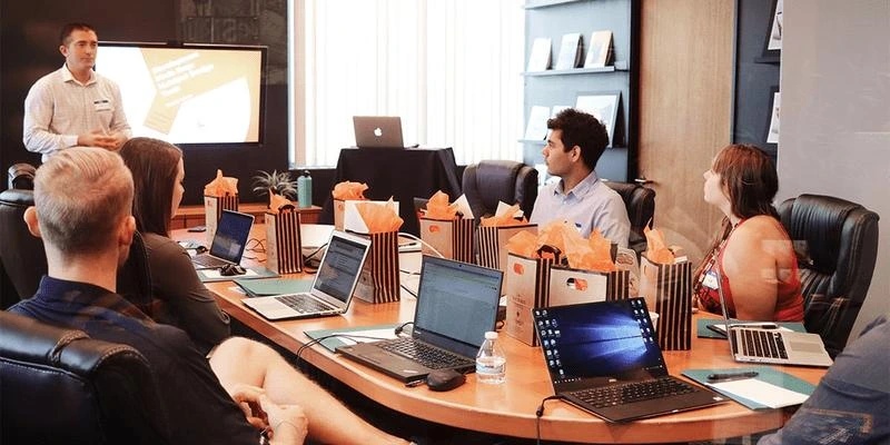 Quelles sont les différences entre le BTS MCO et le BUT GACO ?